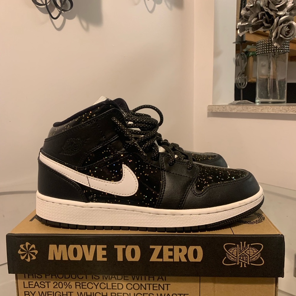 Air Jordan 1 Mid “Black Glitter”